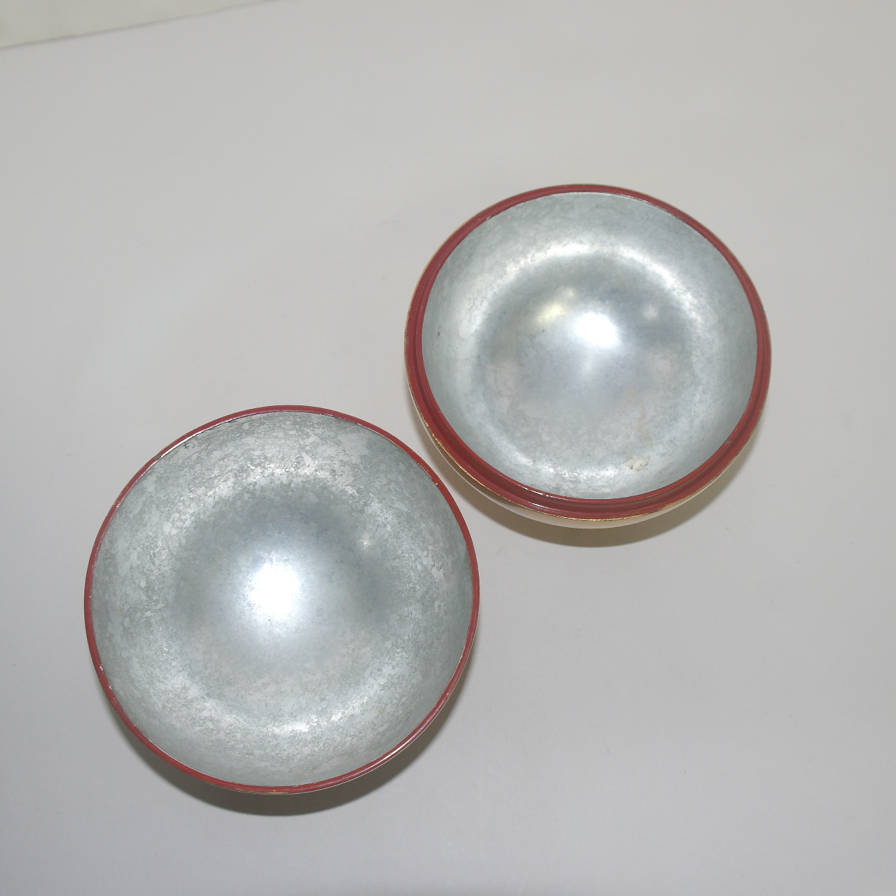 나무에 금은채된 둥근 합