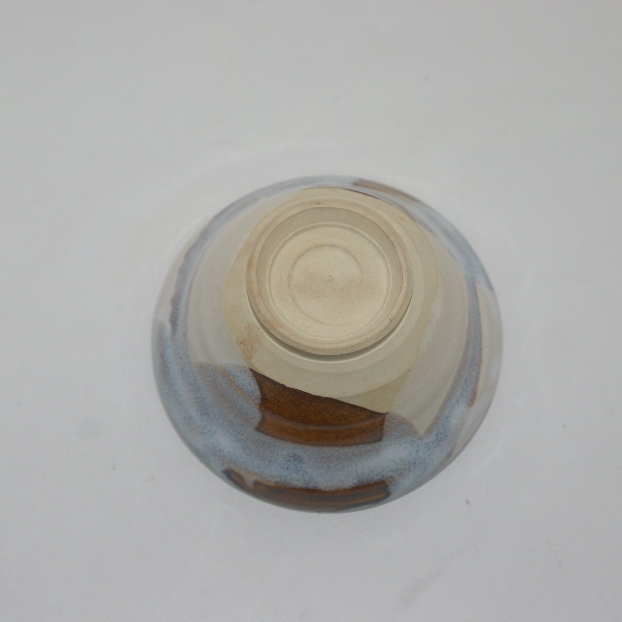 유약흘림이 좋은 청자잔