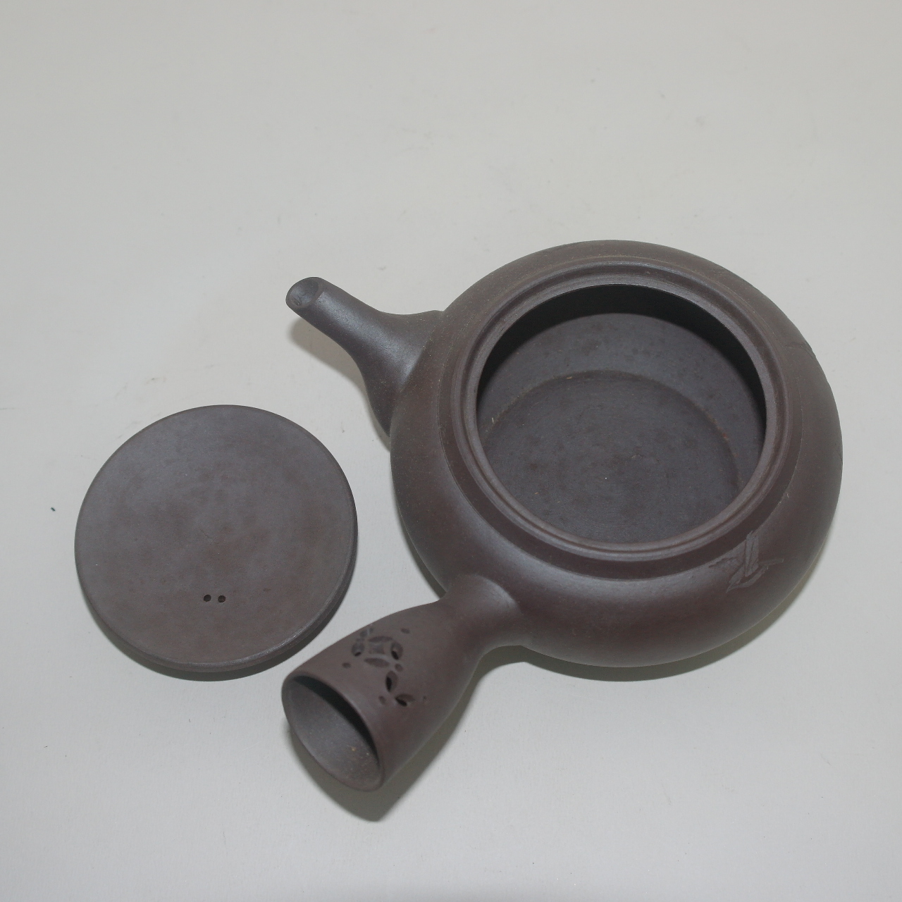 자사도자기 음각매화문 다관