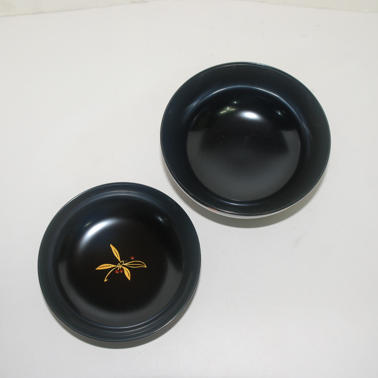 나무에 옷칠이된 미사용 금채화문 개완 5점셋트