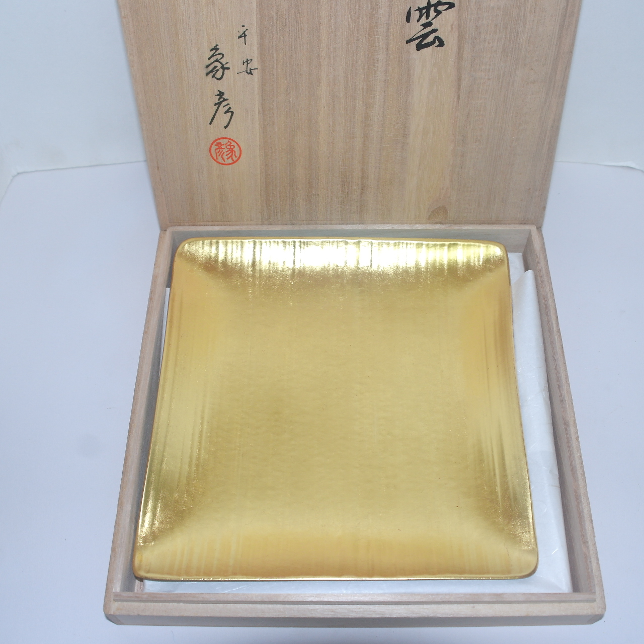 나무에 순금채된 평안(平安) 사각차반