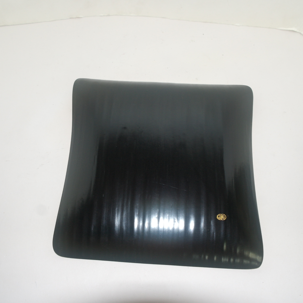 나무에 순금채된 평안(平安) 사각차반