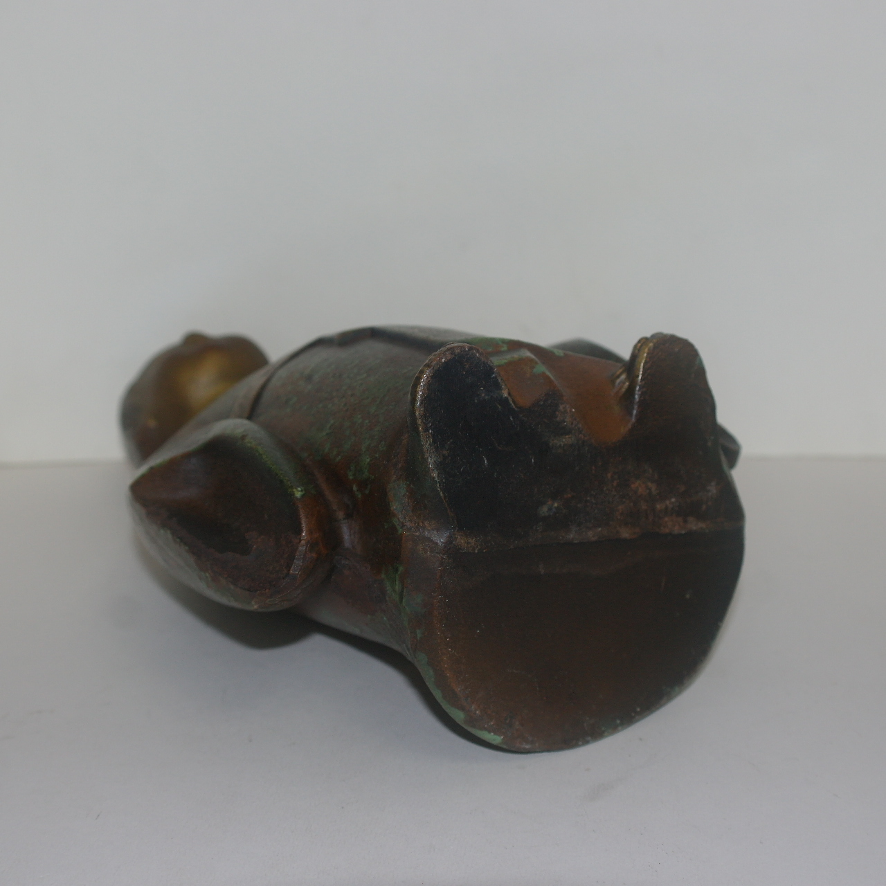 무쇠로된 동자 조각상