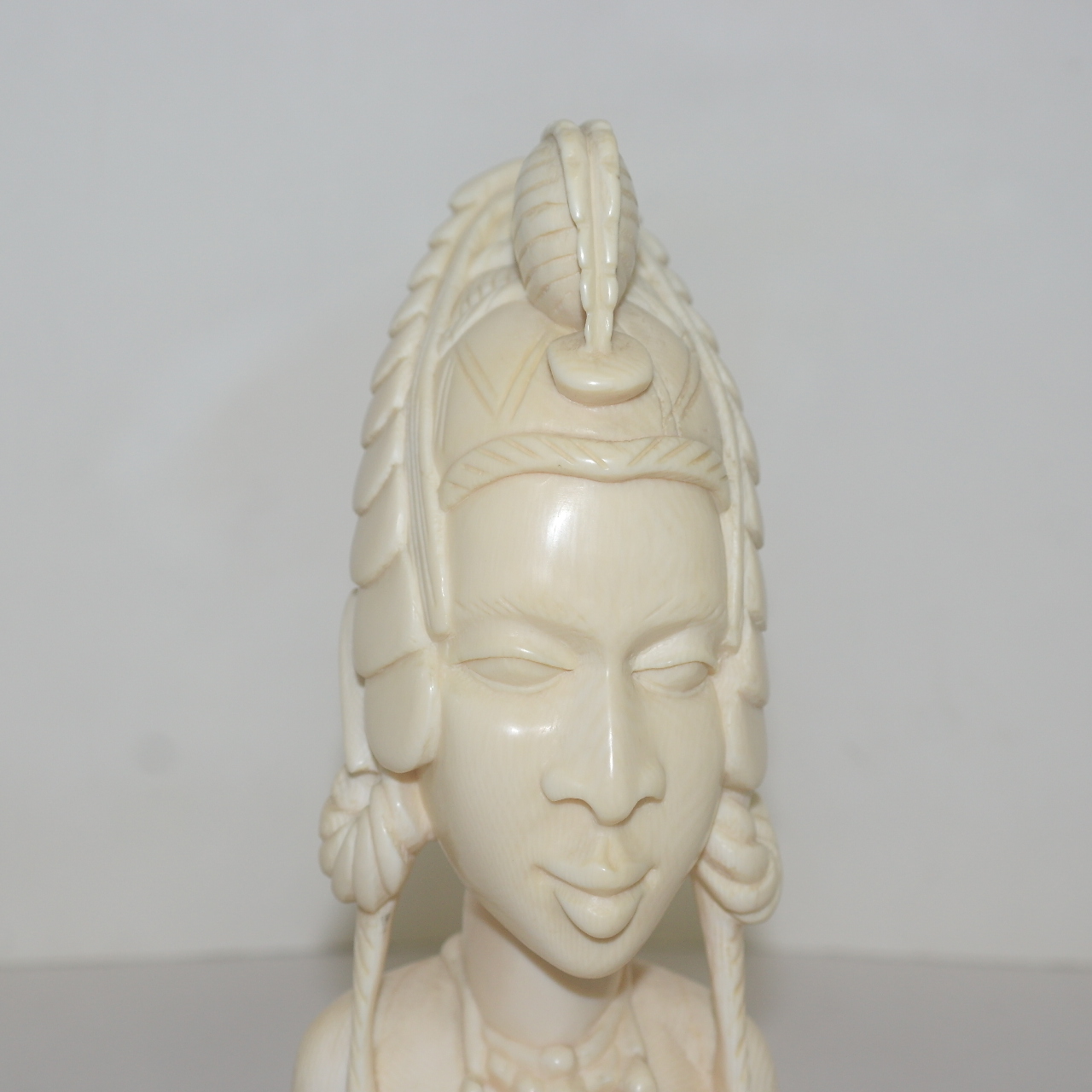상아로된 아프라카여인 조각상