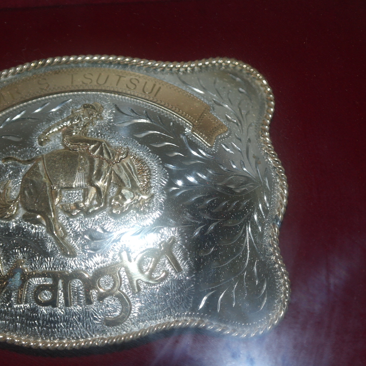 순은판에 말탄카우보이 조각이 있는 랭글리(wrangler) 액자