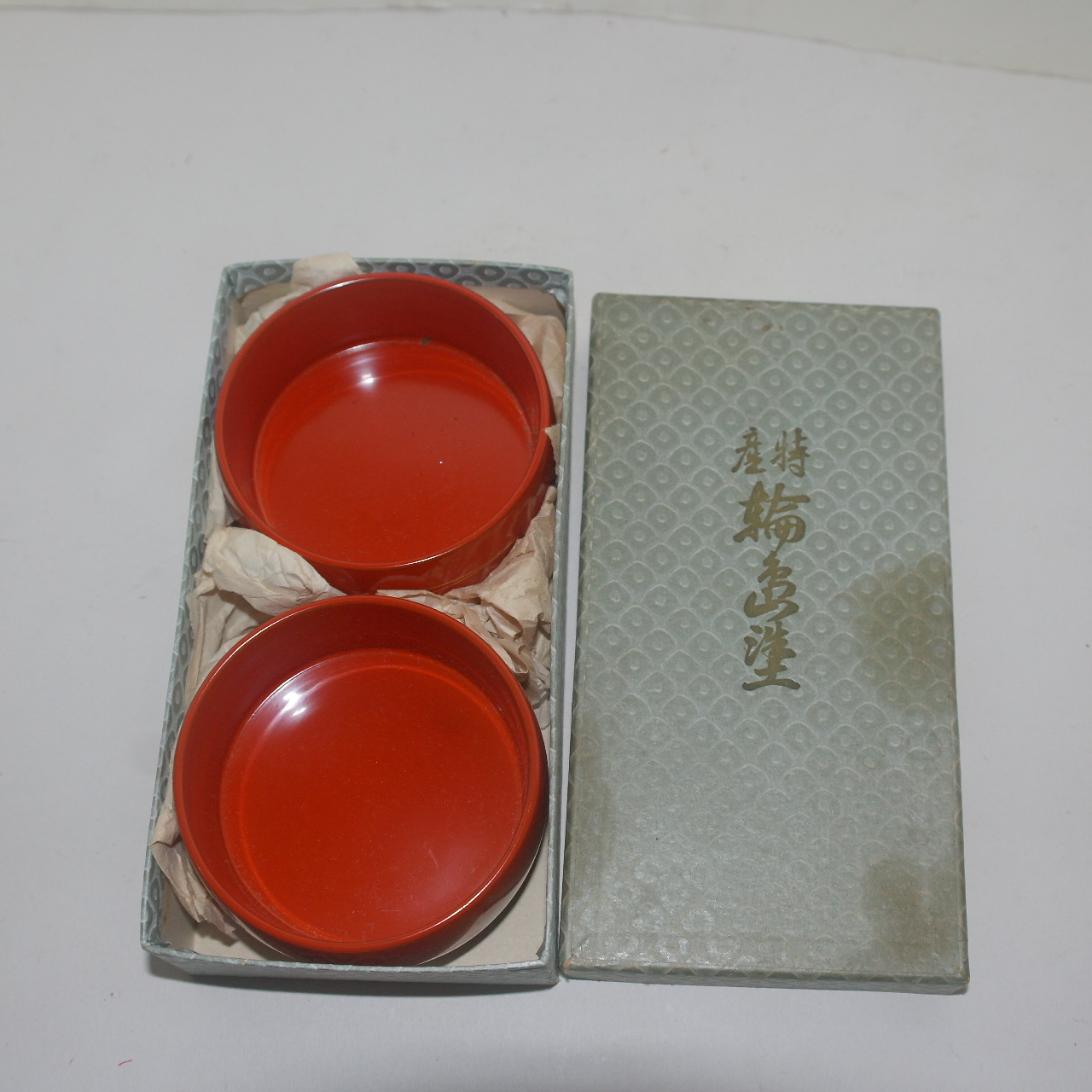 나무에 주칠이된 완 2점