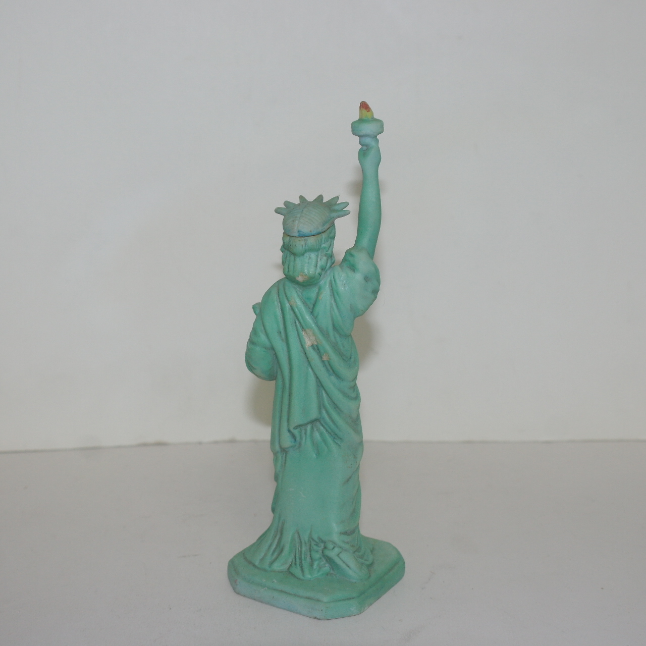 외국산 도자기재질로된 자유여신상