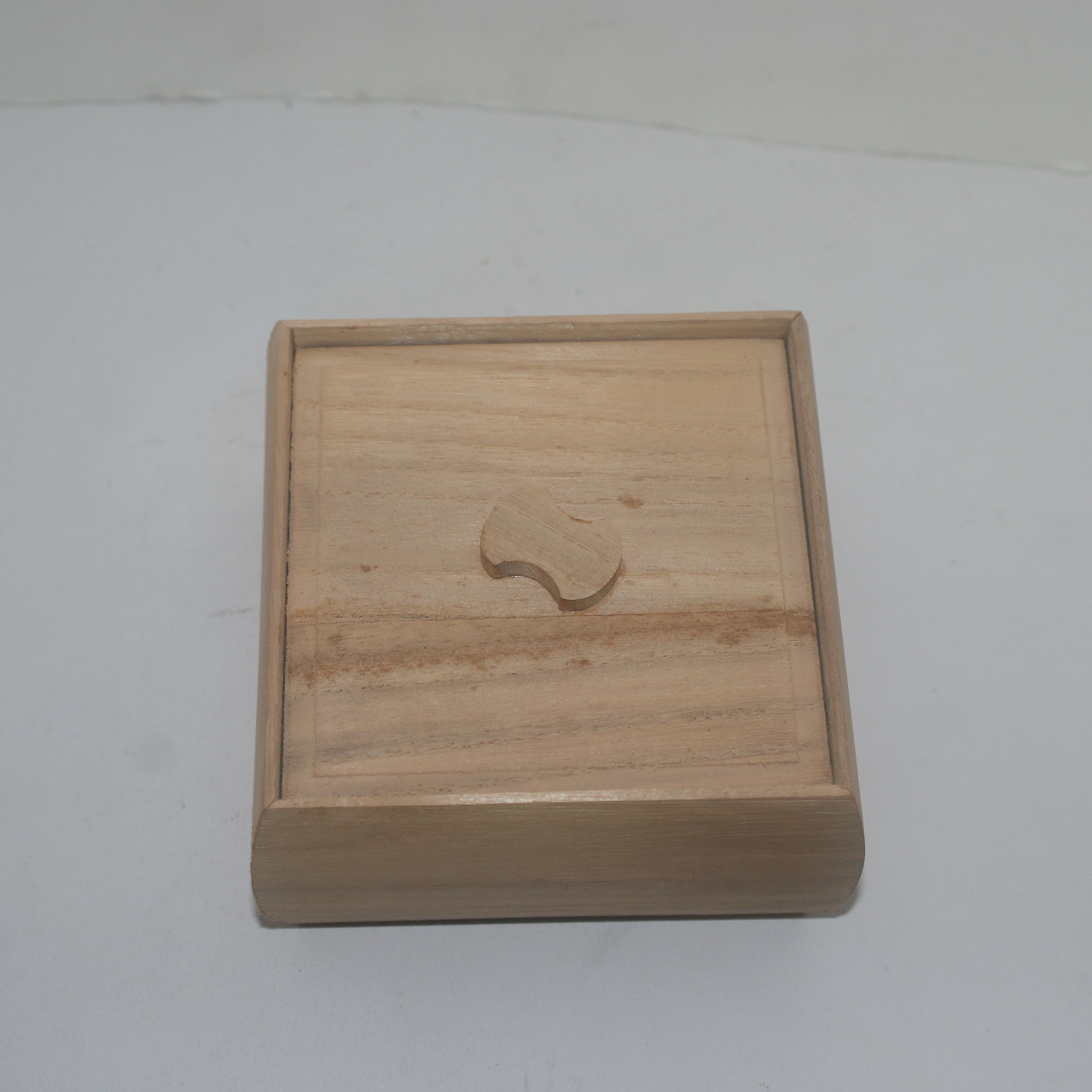 나무로된 사각함