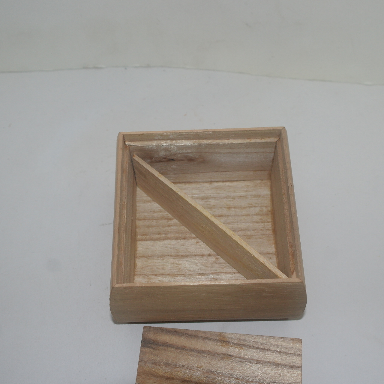 나무로된 사각함