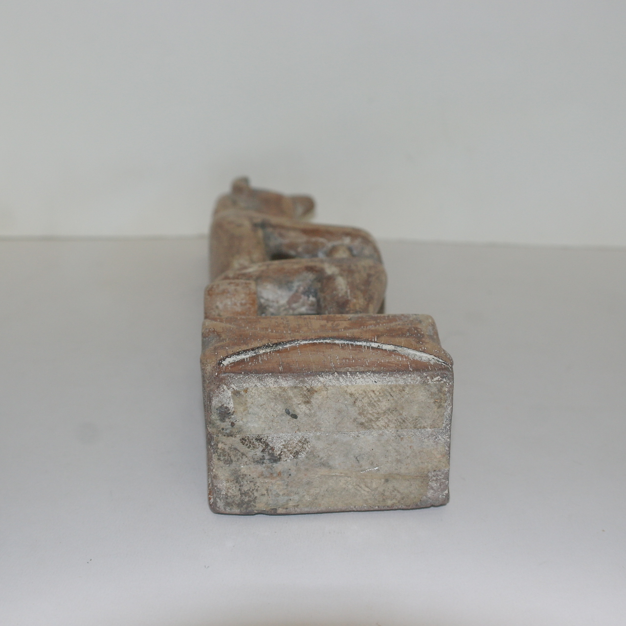 외국산 나무를 통으로 조각한 특이한 인물조각상