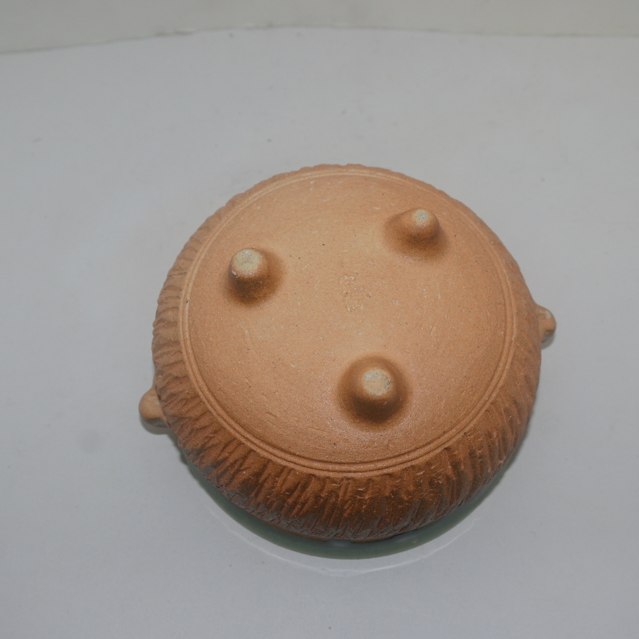 청자 삼족이귀향로