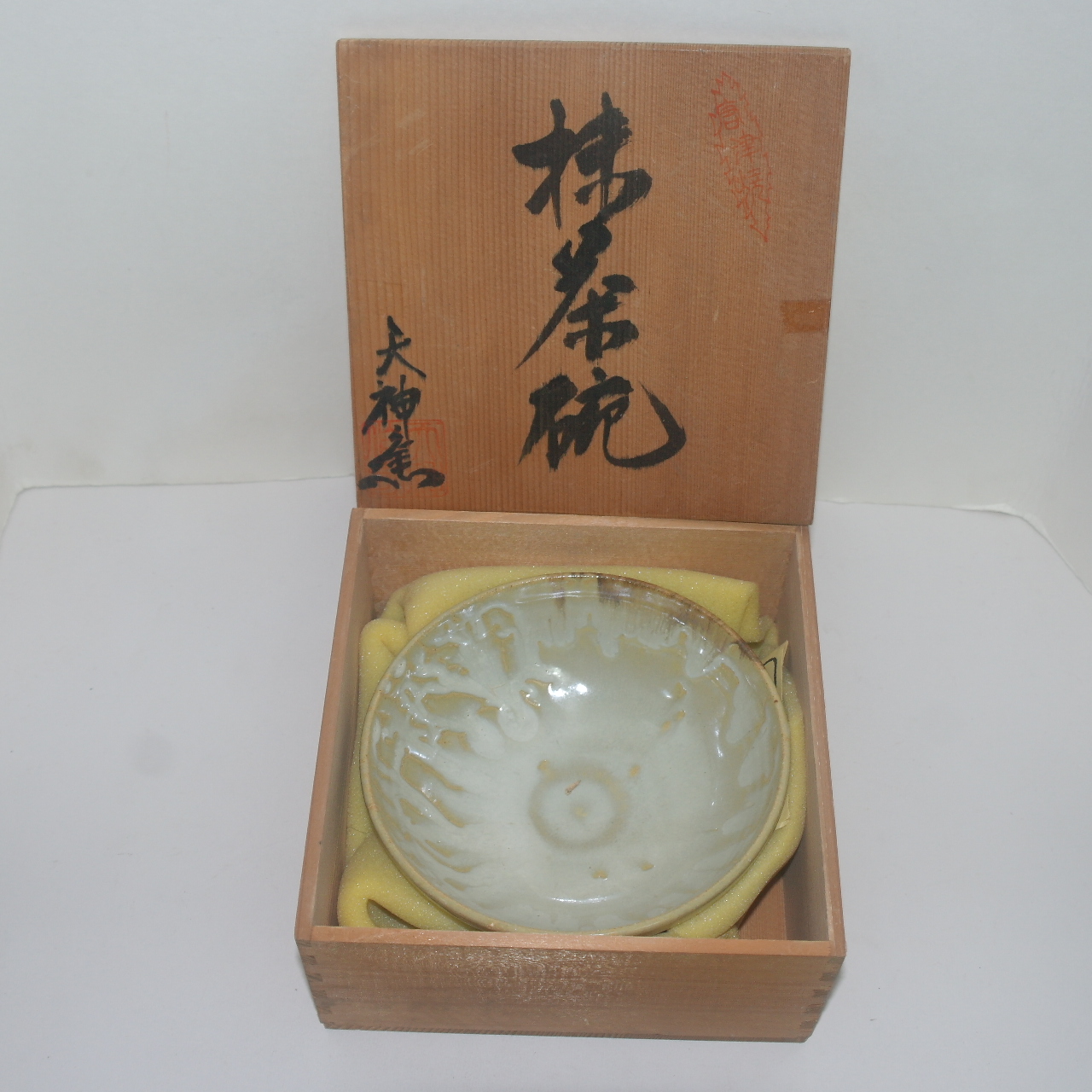 유약흘림이 좋은 청자 말찻잔