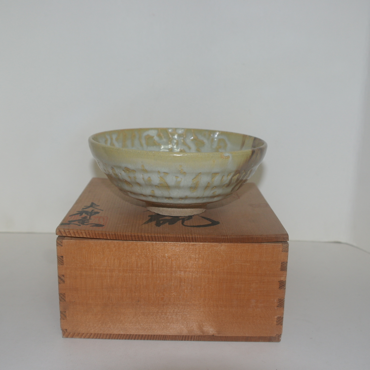 유약흘림이 좋은 청자 말찻잔