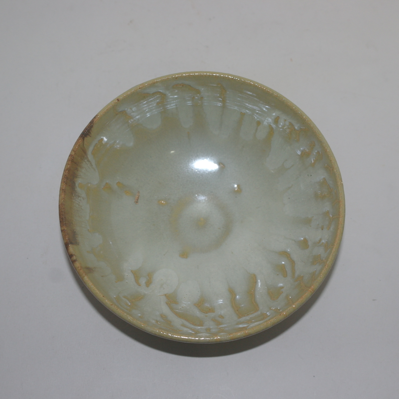 유약흘림이 좋은 청자 말찻잔