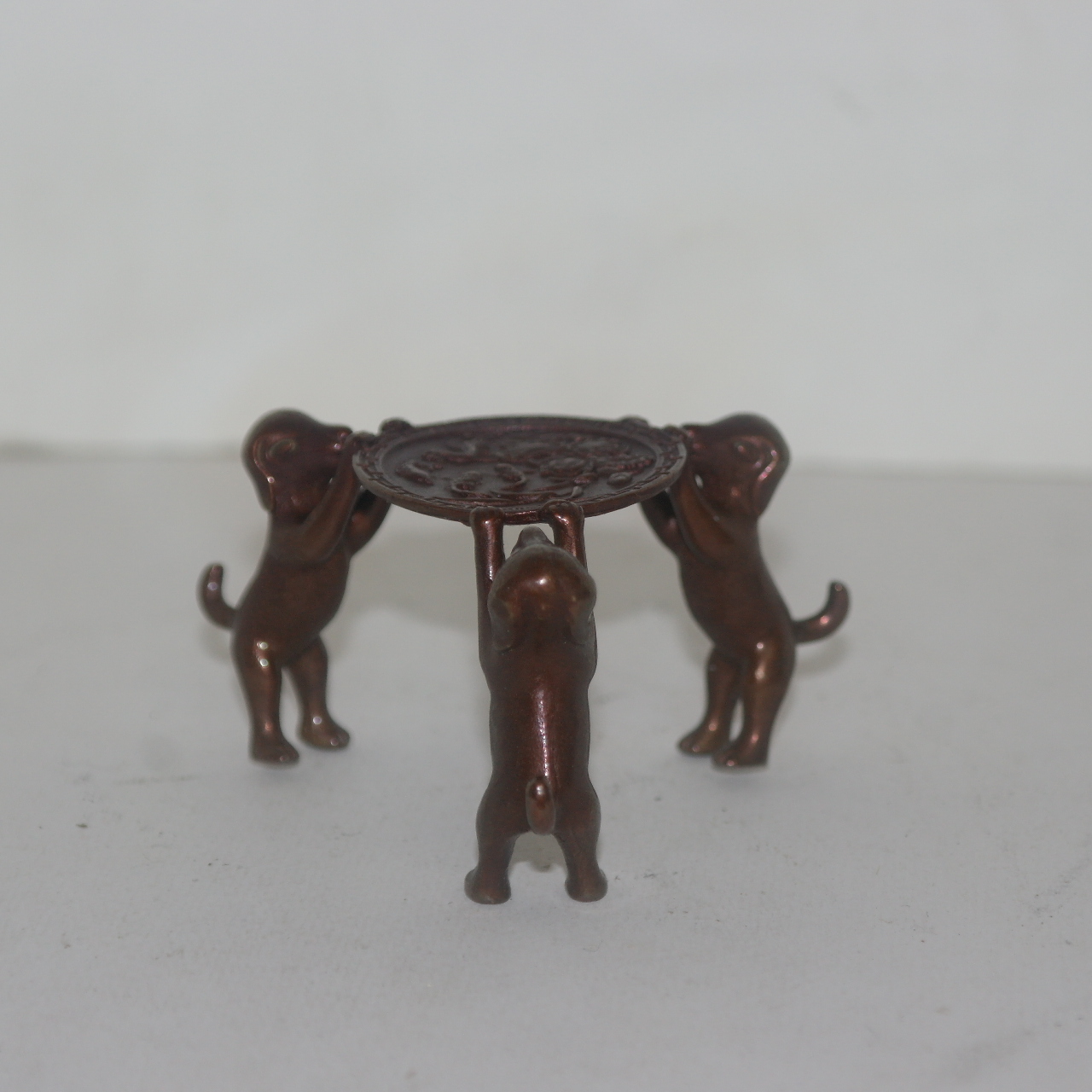 청동으로된 개모양 삼족화대,받침