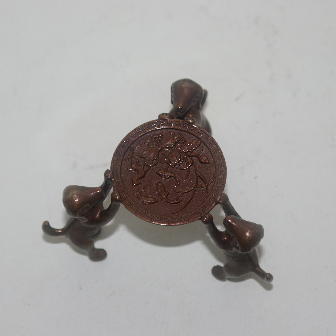 청동으로된 개모양 삼족화대,받침