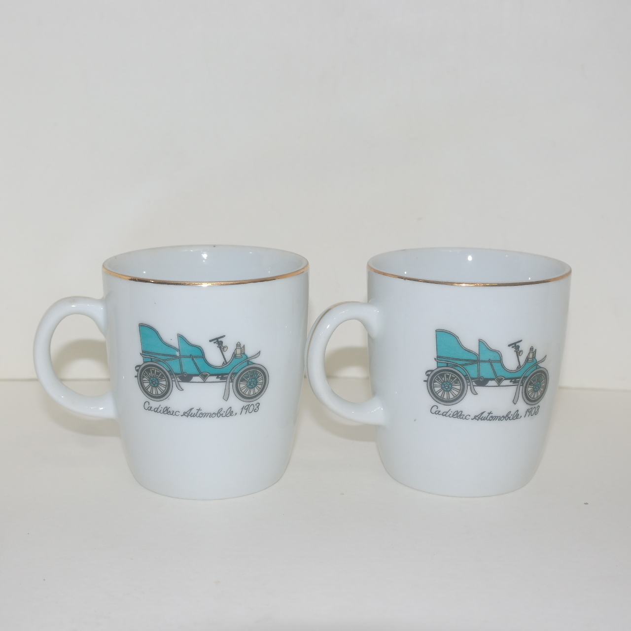 개와 자동차그림이 있는 도자기 머그잔 2점