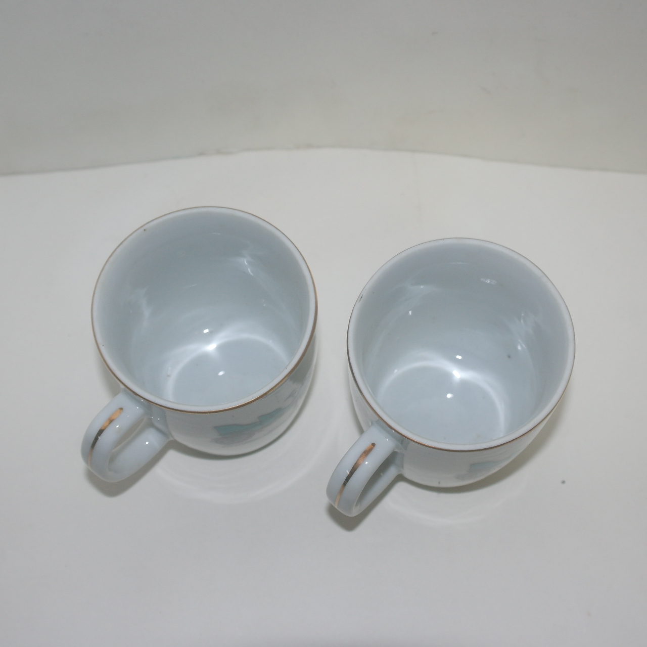 개와 자동차그림이 있는 도자기 머그잔 2점