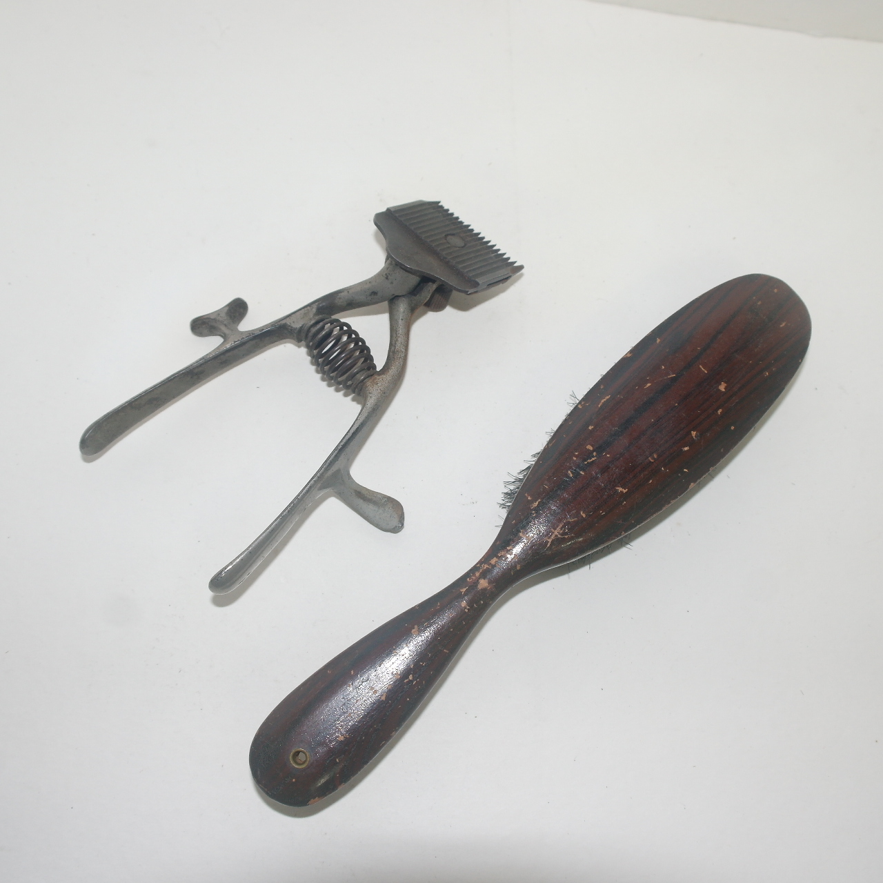 근대사 나무솔과 이발간 바리깡