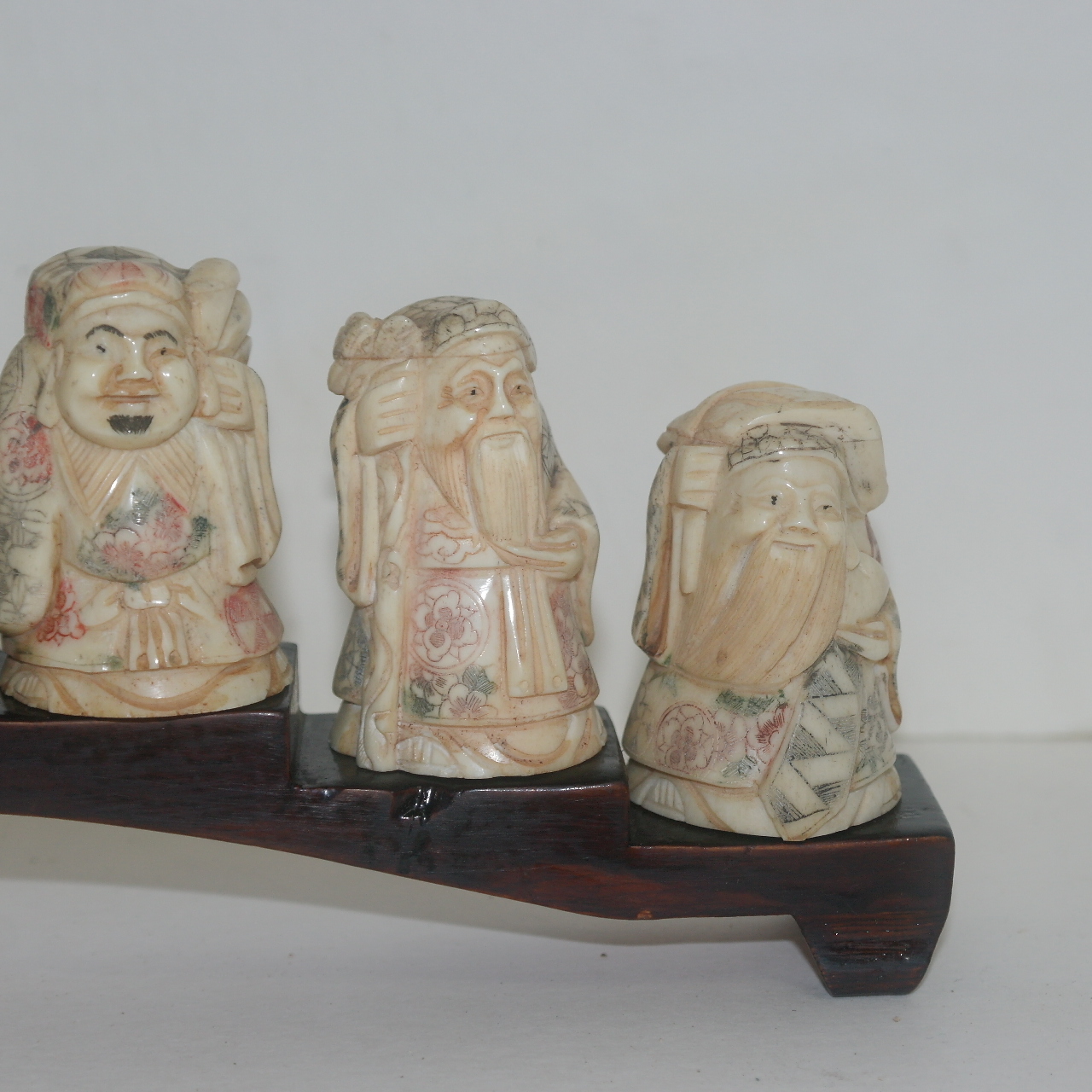 상아로된 칠복신 조각상