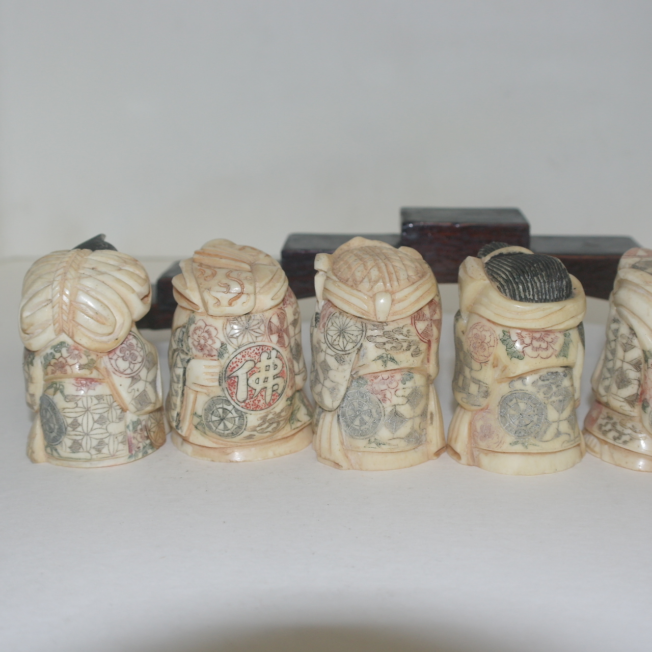 상아로된 칠복신 조각상