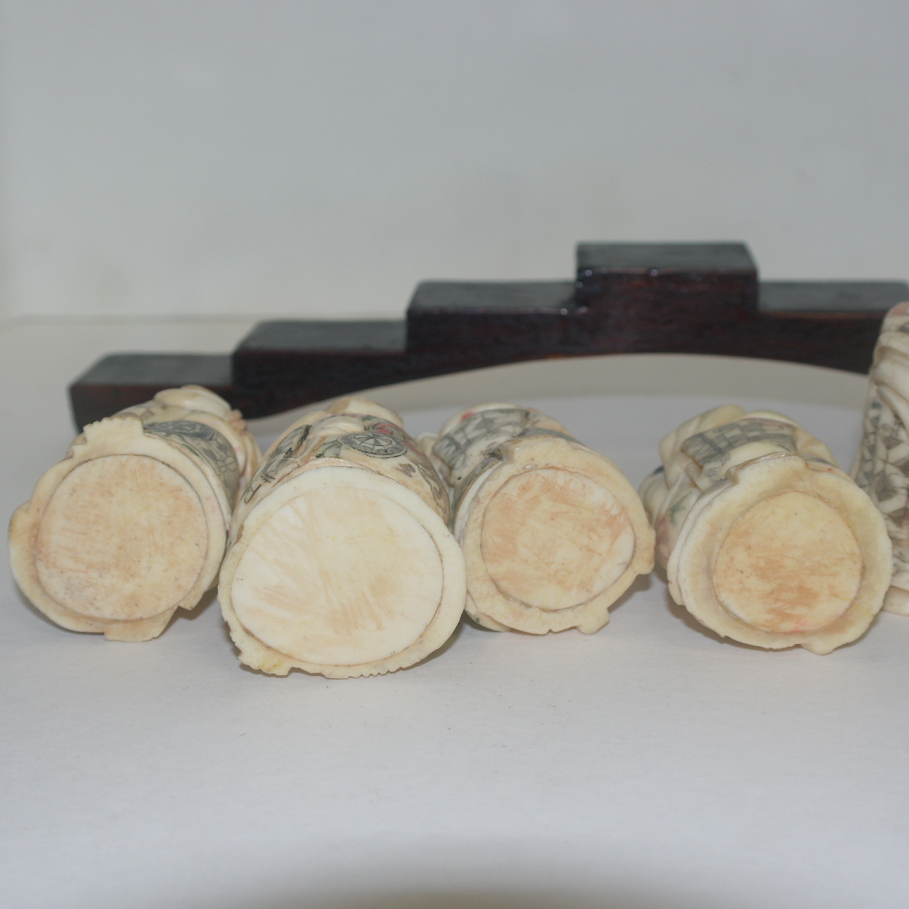 상아로된 칠복신 조각상