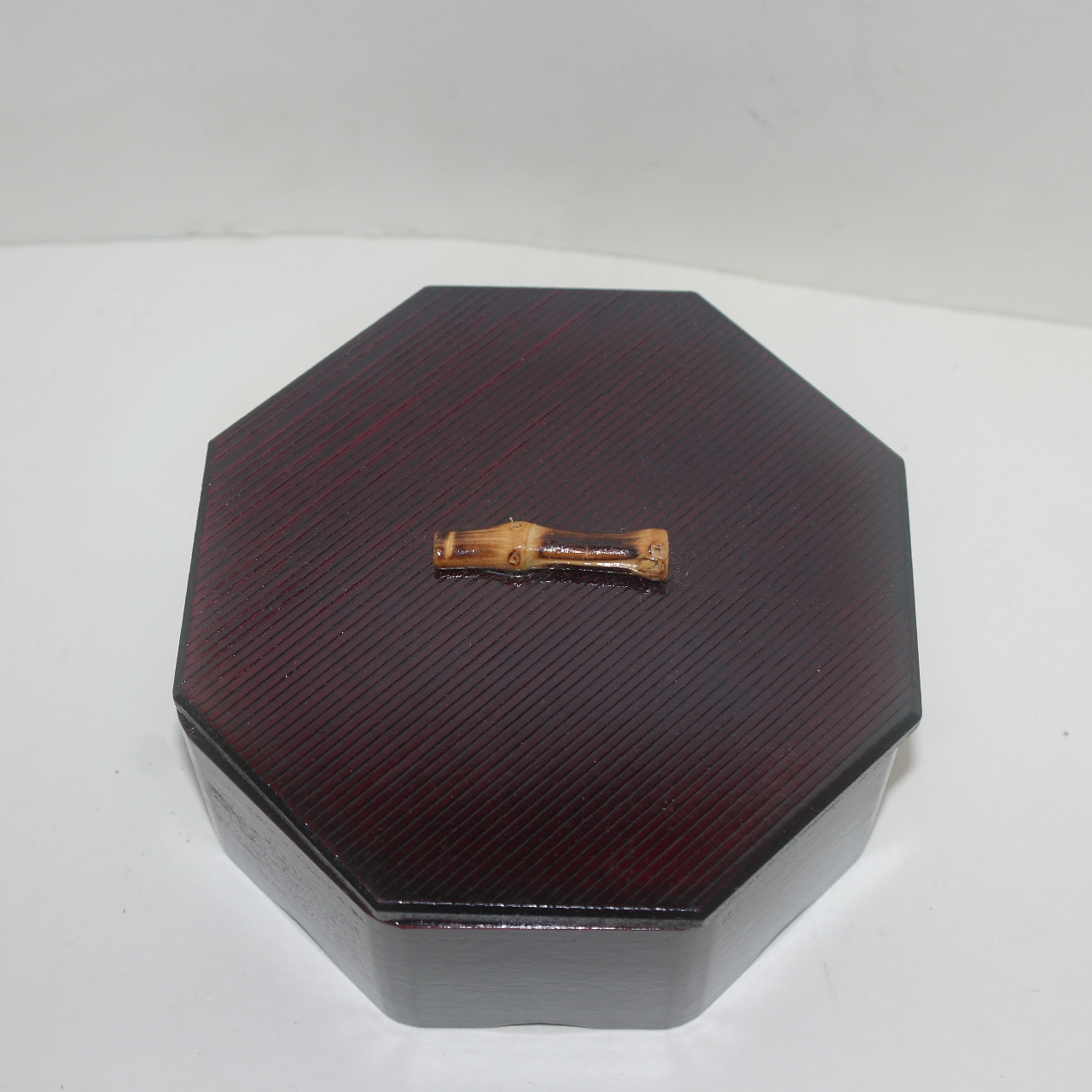 나무로된 팔각함