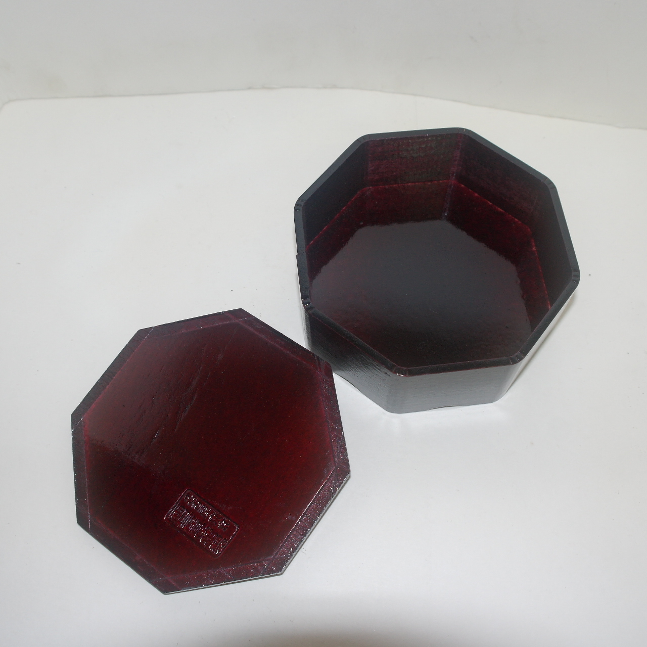 나무로된 팔각함