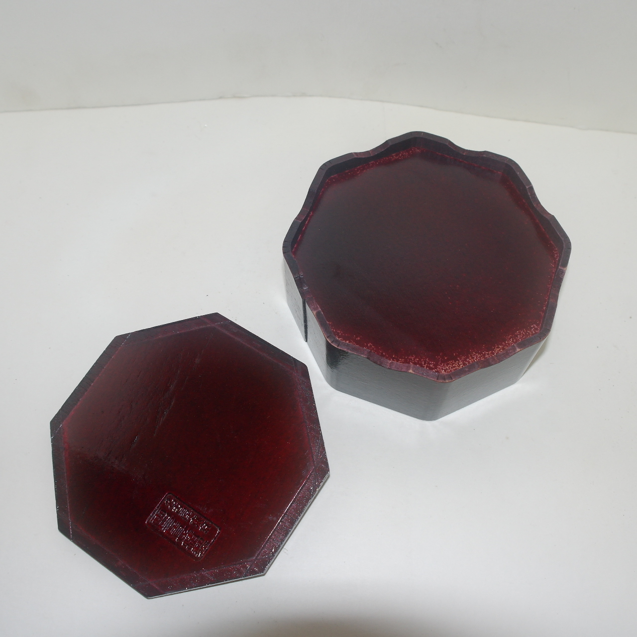 나무로된 팔각함