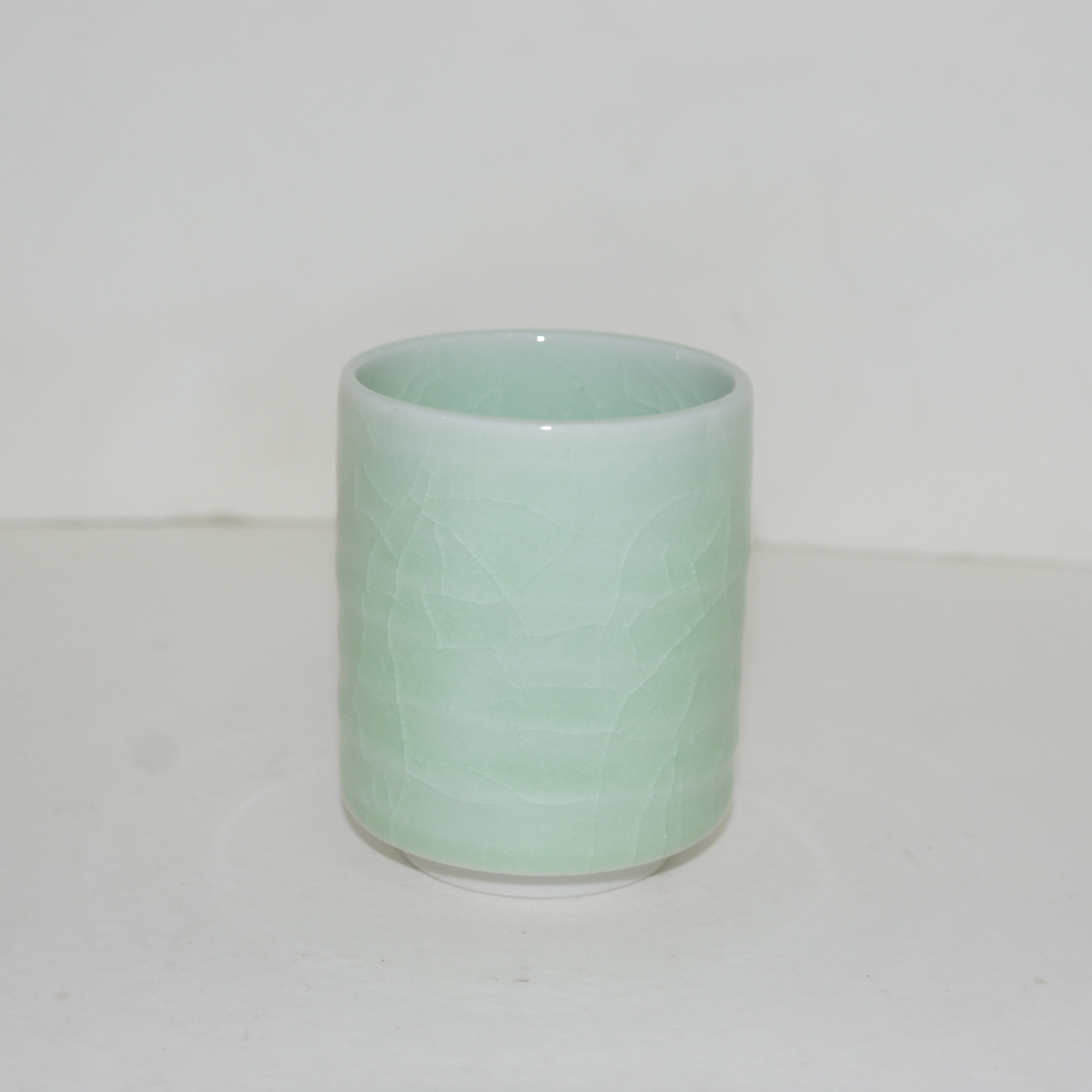 작가의 작품인 청자개인잔