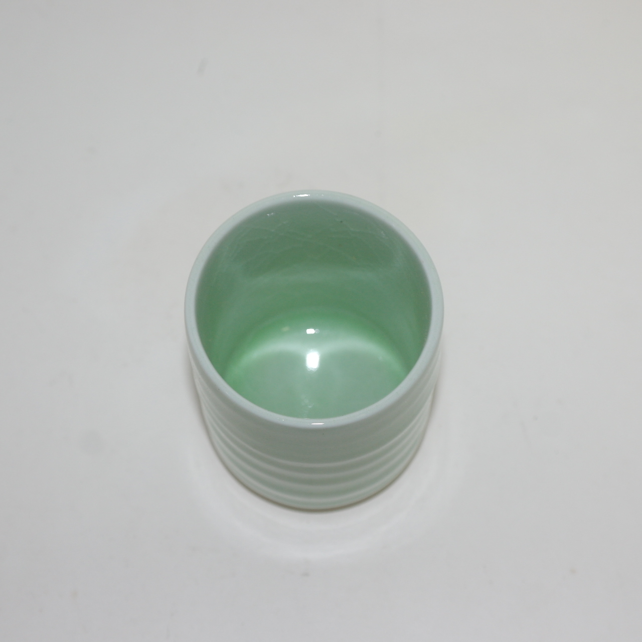 작가의 작품인 청자개인잔