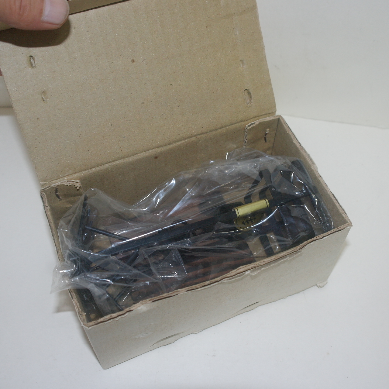 금속재질로된 우물가 조각상