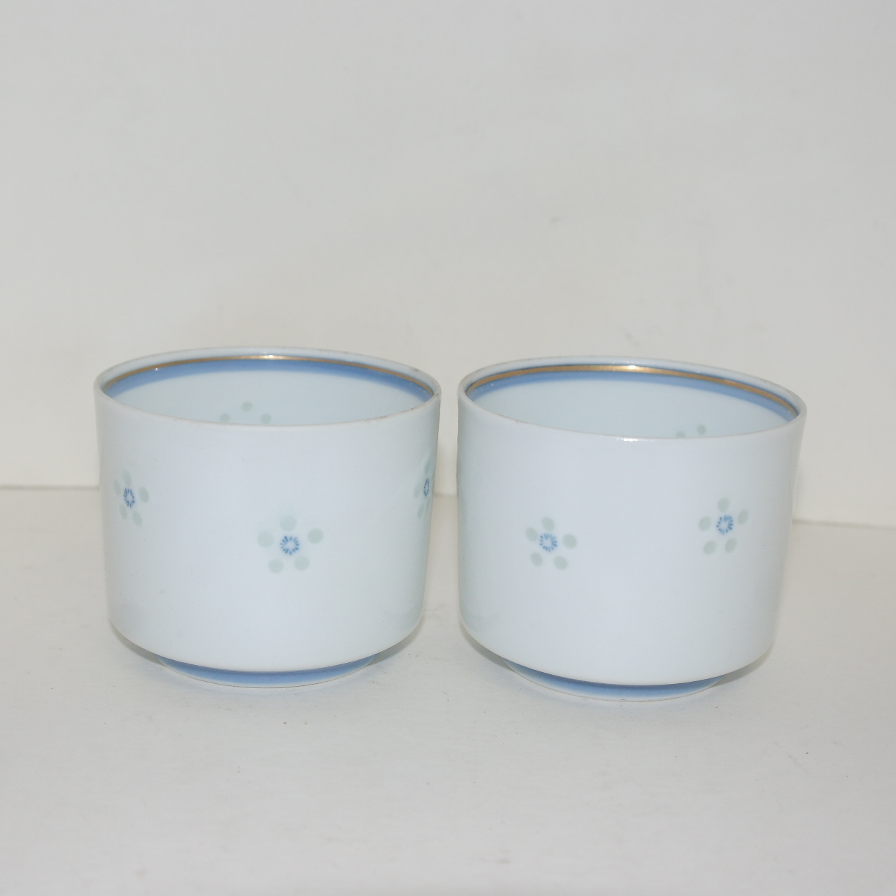 이마리 청화백자 투각화문 잔 2점