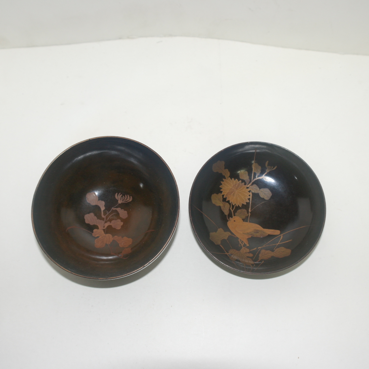 연대가좋은 나무에 옷칠이된 금채조화문 개완