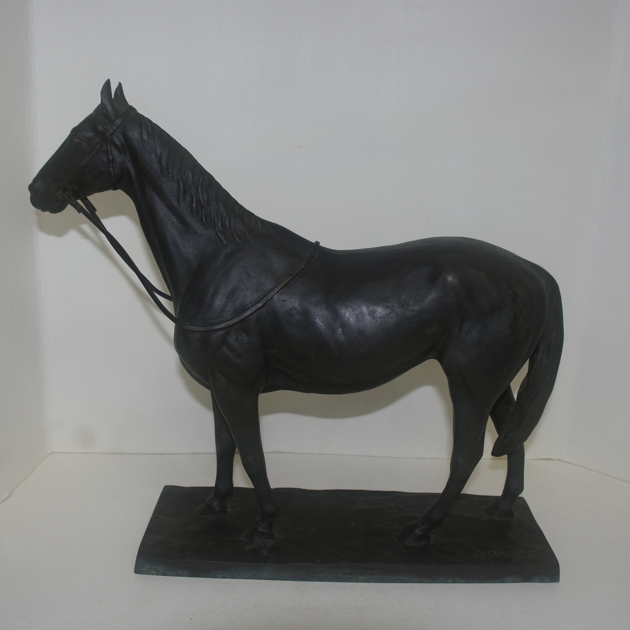 작가의 수결이 있는 청동브론즈 말 조각상