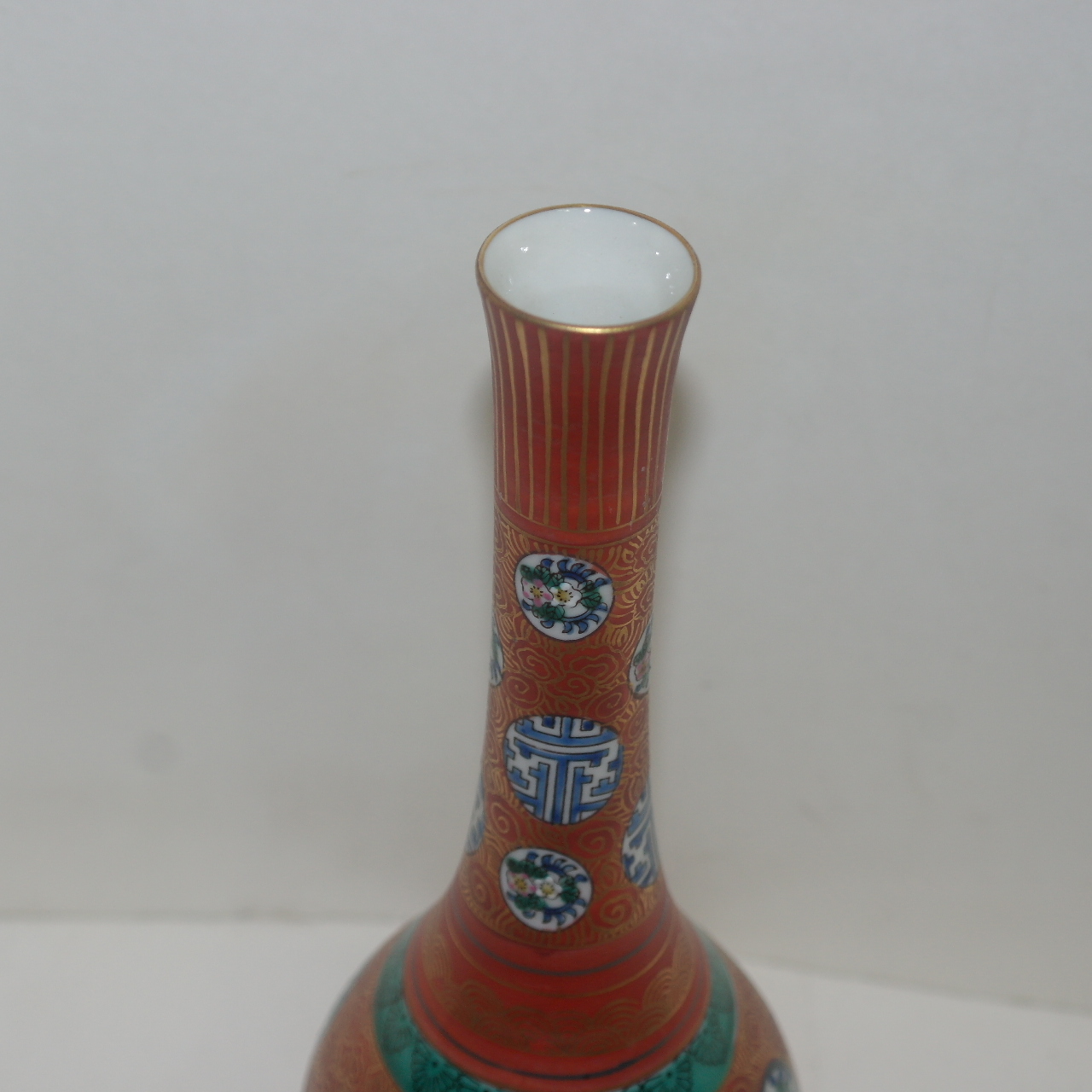 구다니 진사백자금채화문 주병