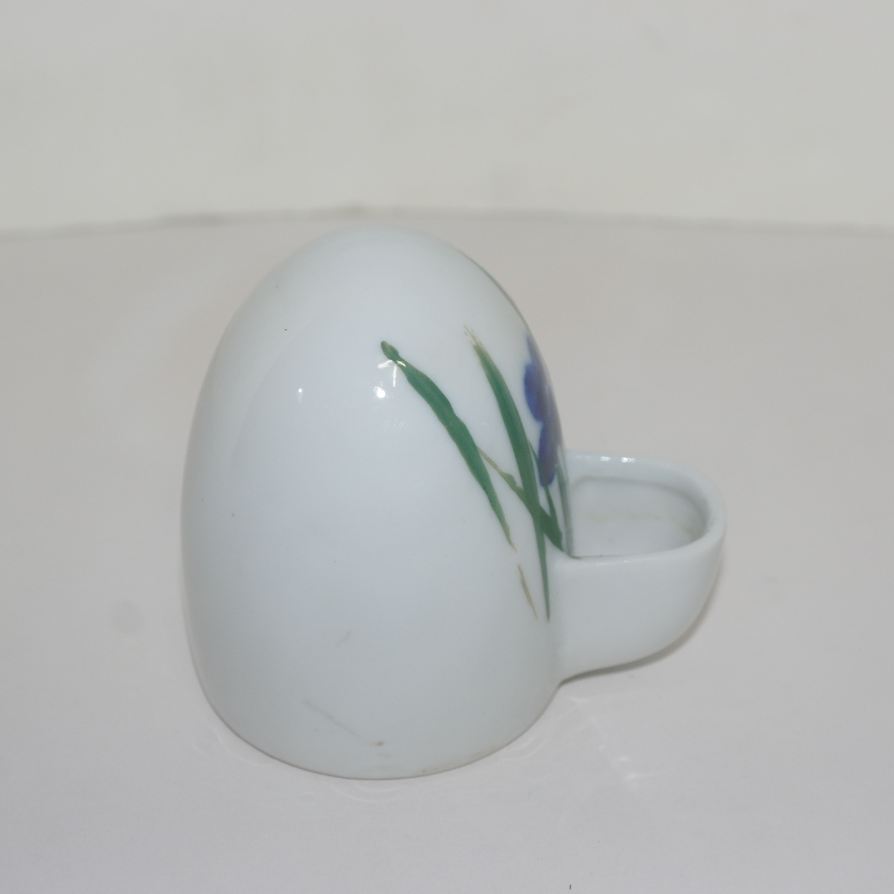 외사기 연대의 청화백자 초화문 새물통