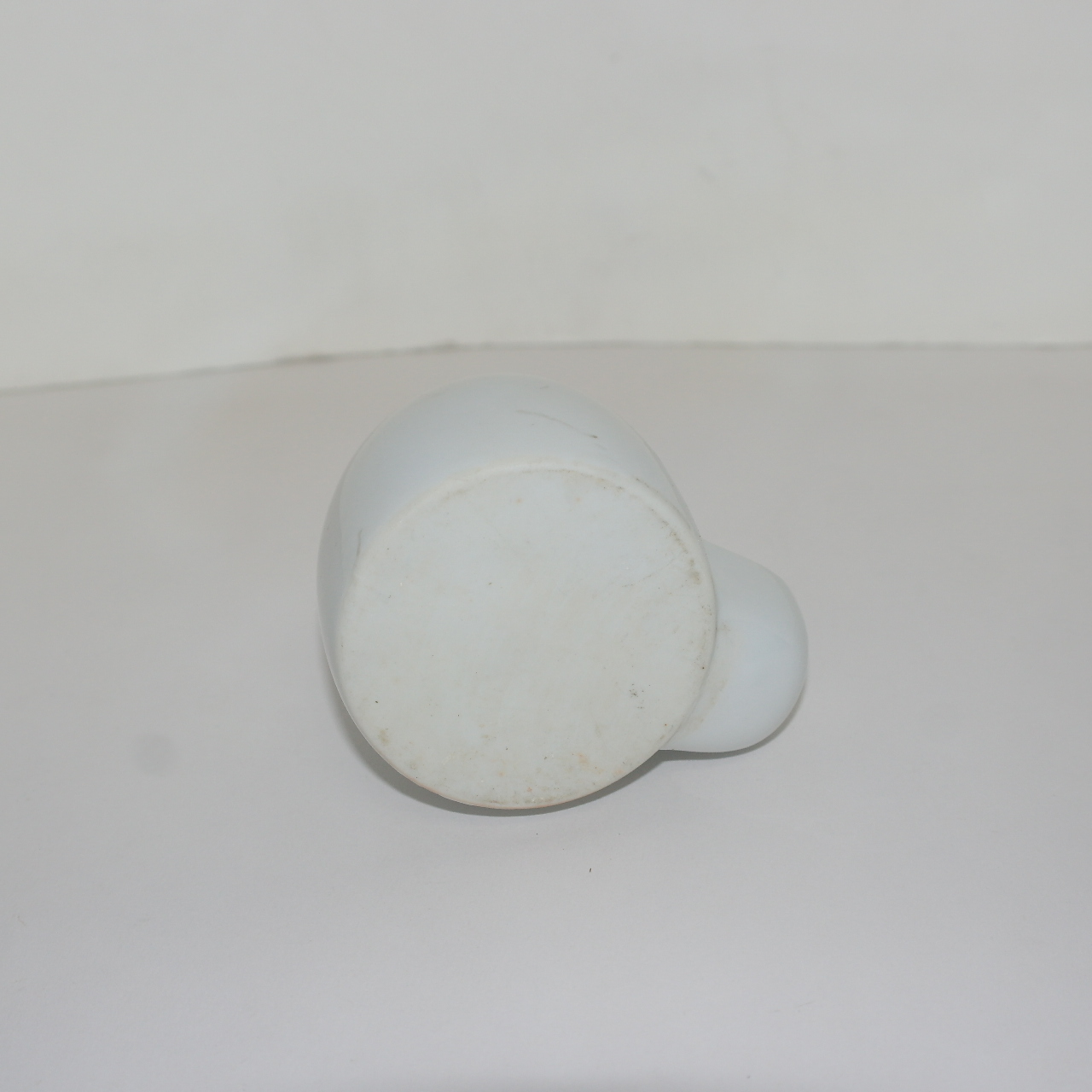 외사기 연대의 청화백자 초화문 새물통