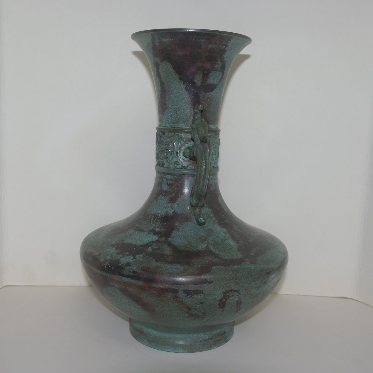 묵직한 청동으로된 청동이귀호