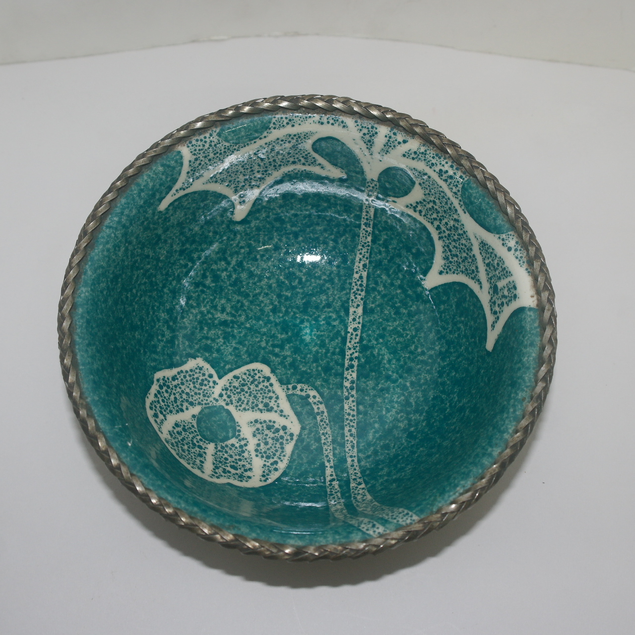 연대가좋은 분청자 은합금실이 감긴 대완