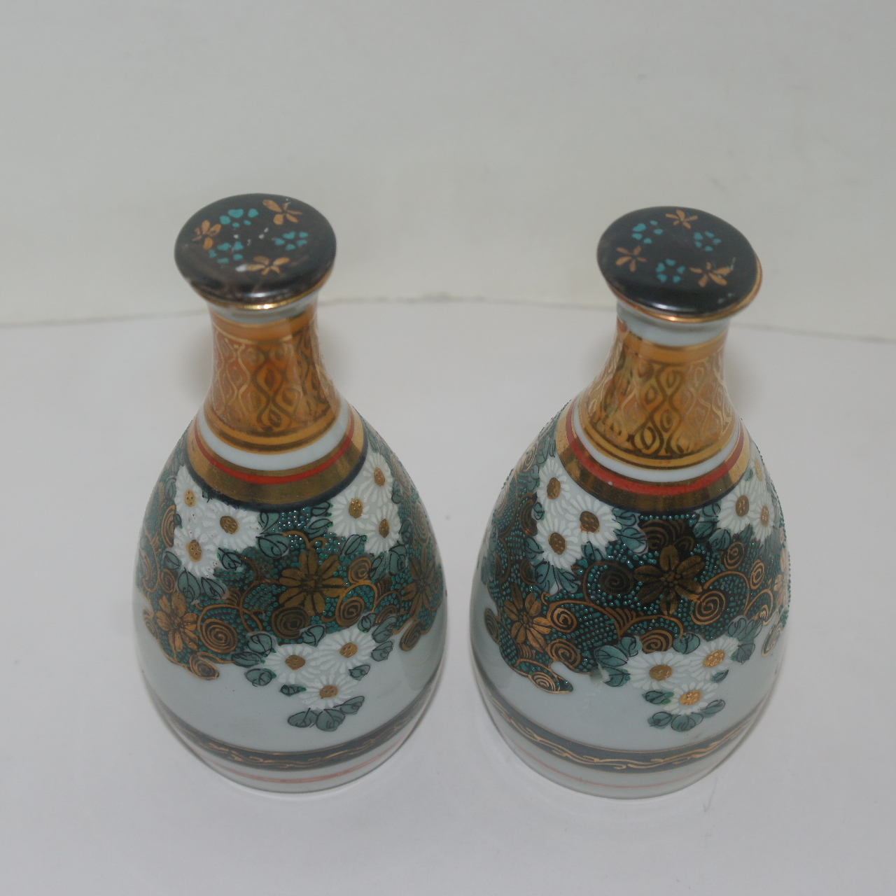 100년이상된 고구다니 철화백자진사금채화문 주병 2점