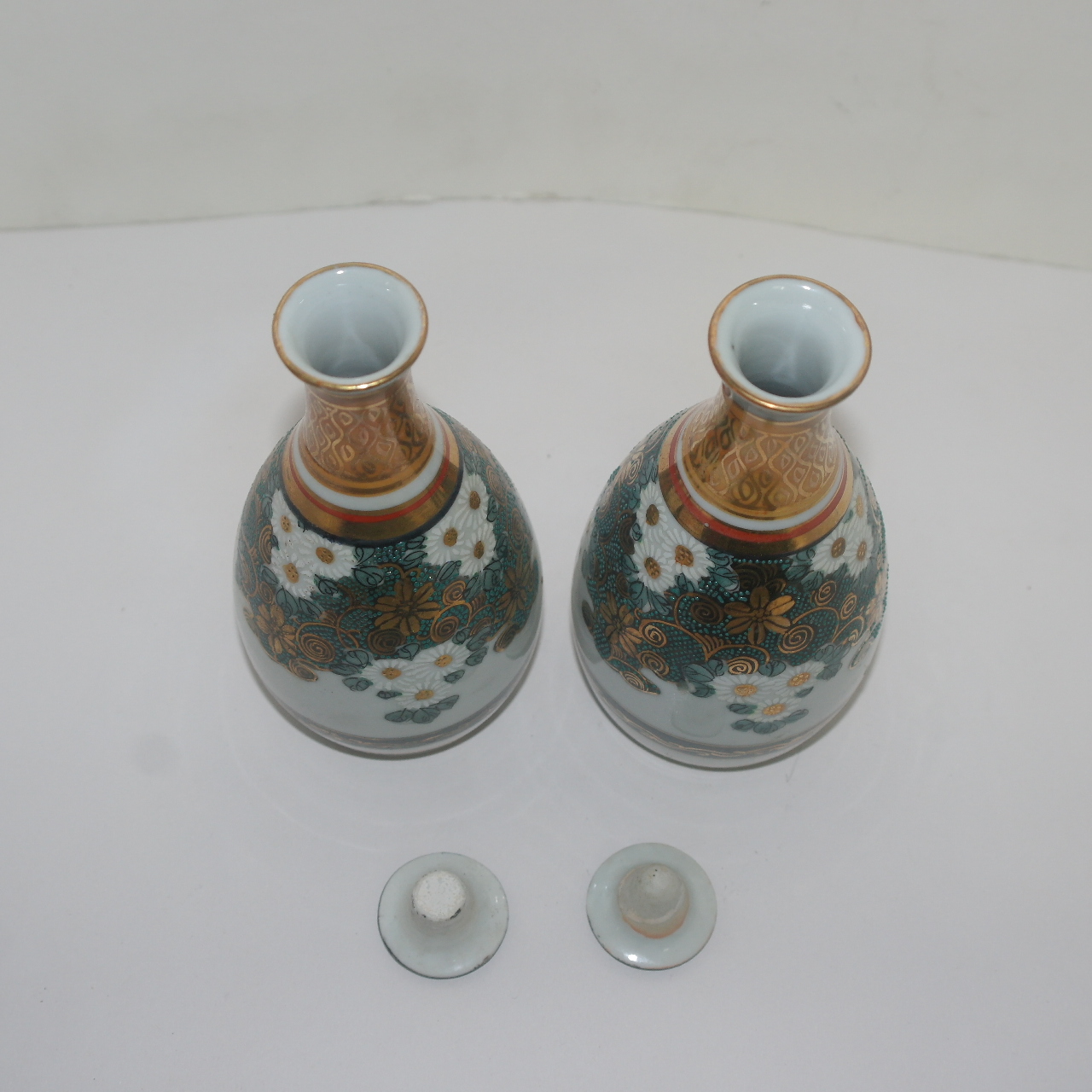 100년이상된 고구다니 철화백자진사금채화문 주병 2점