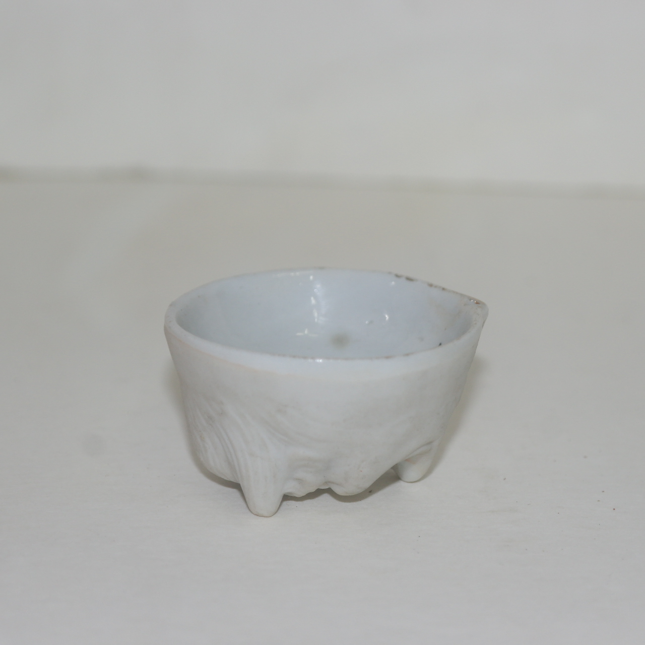 연대가좋은 백자 귀면 피리잔