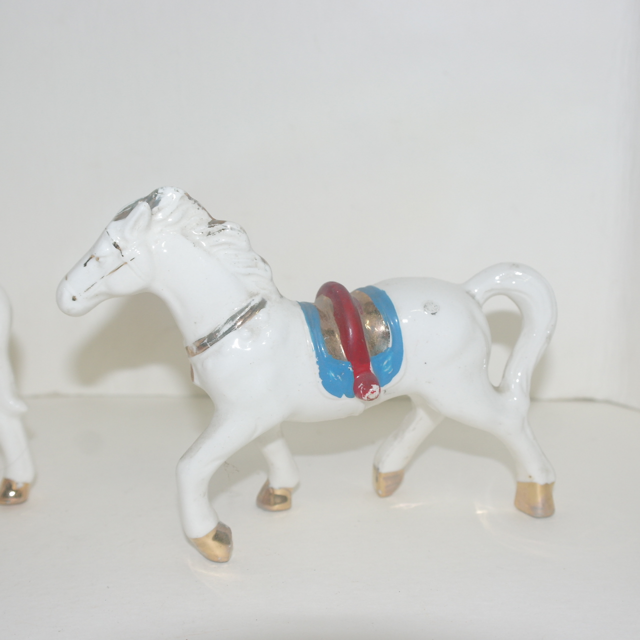 청자도자기 말 조각상 2점