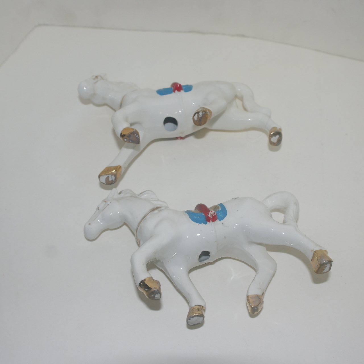 청자도자기 말 조각상 2점