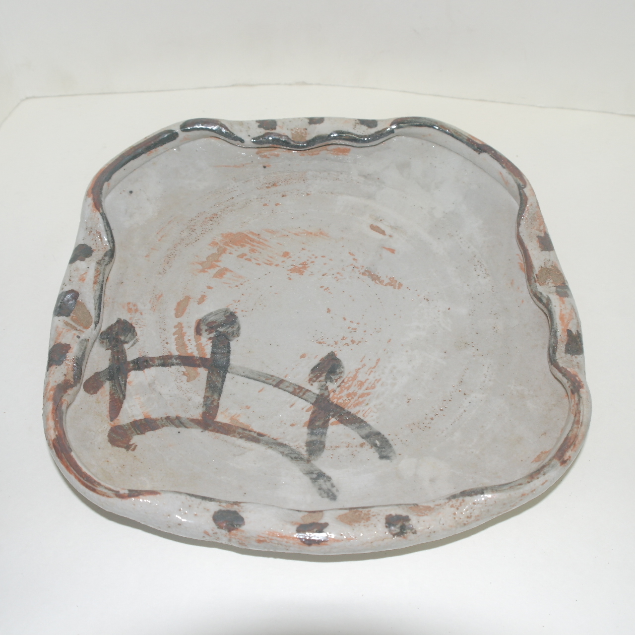 대형크기의 분청자 철화화문 사각대완