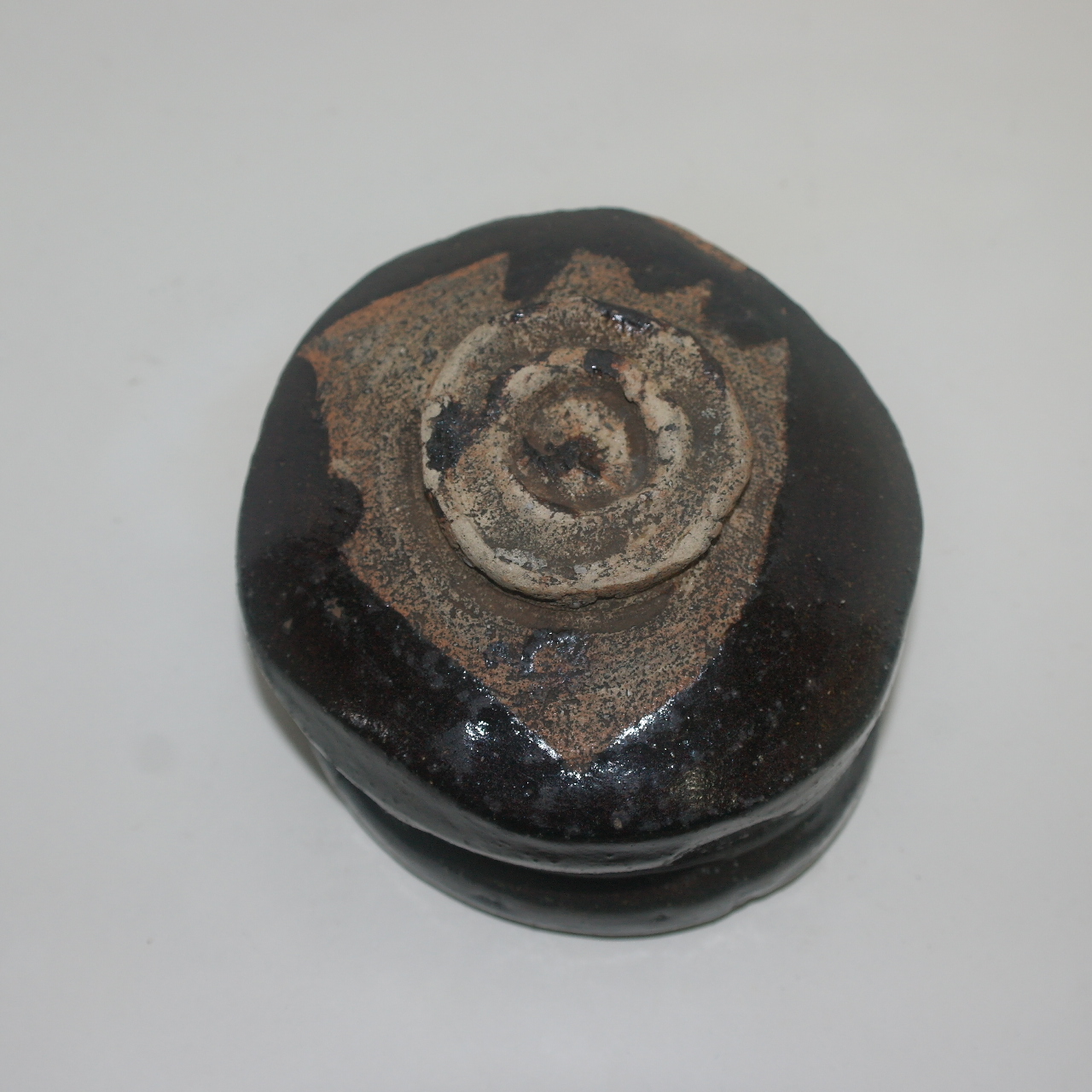 흑유청자 쭈그리 말찻잔