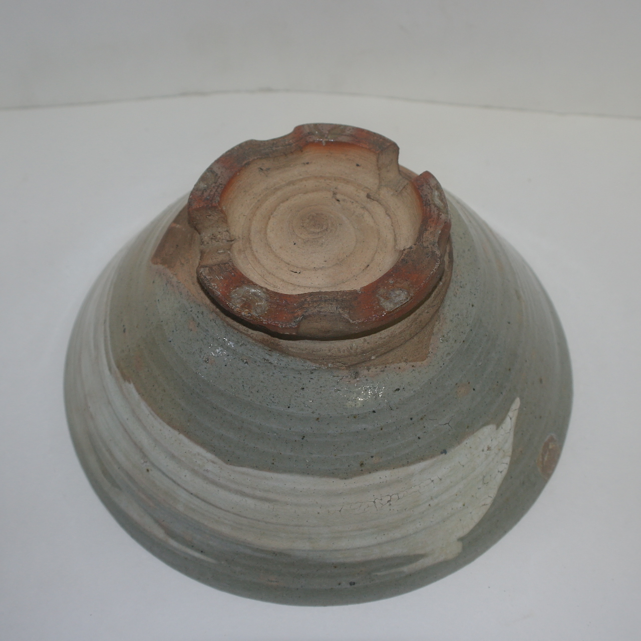 대형크기의 분청자 귀얄문 굽따인 퇴수기