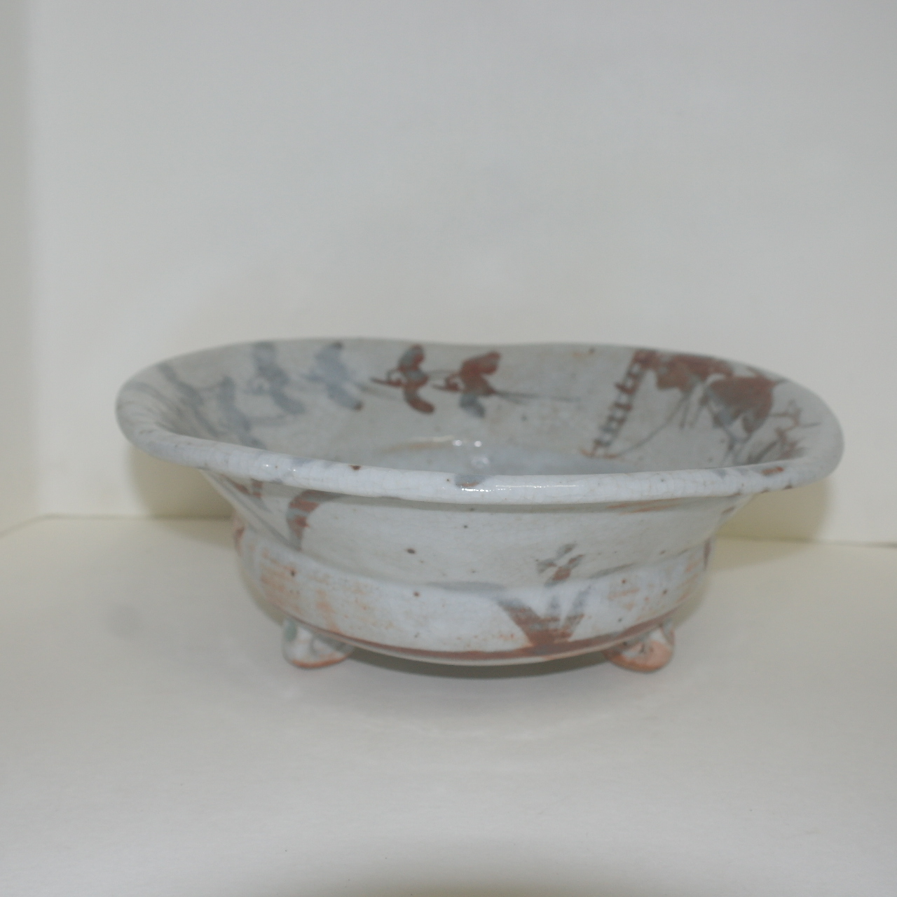 대형크기의 분청자 철화초화문 삼족대완