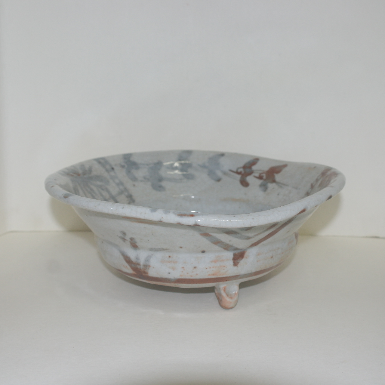 대형크기의 분청자 철화초화문 삼족대완